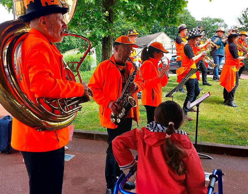 En fanfare !